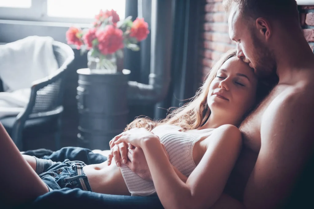 a-happy-young-couple-who-relax-in-a-cozy-bed | Prometheuz HRT